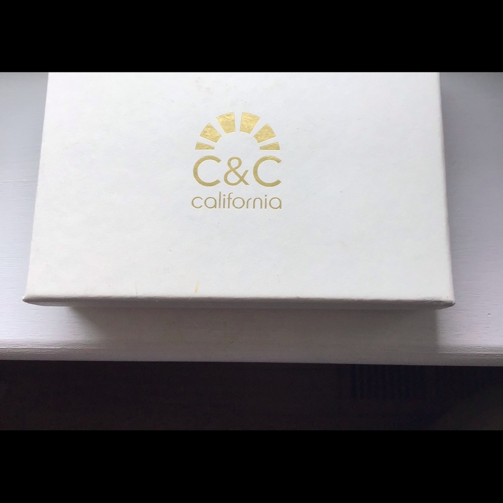 NIB C&C CALIFORNIA TRIPLE FLOWER  EARRINGS!! - Picture 10 of 10